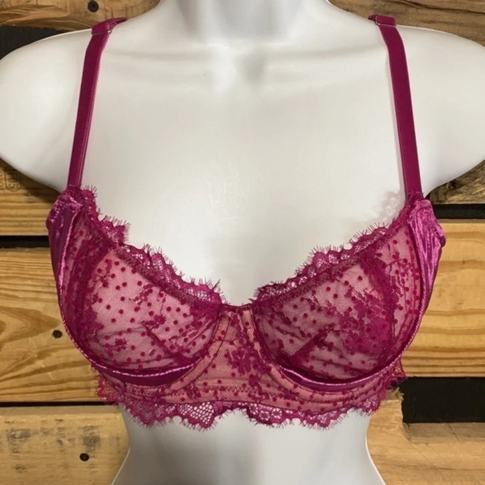 Victoria’s Secret Dream Angels Push Up Unlined Bra Size 32E (DD)‎